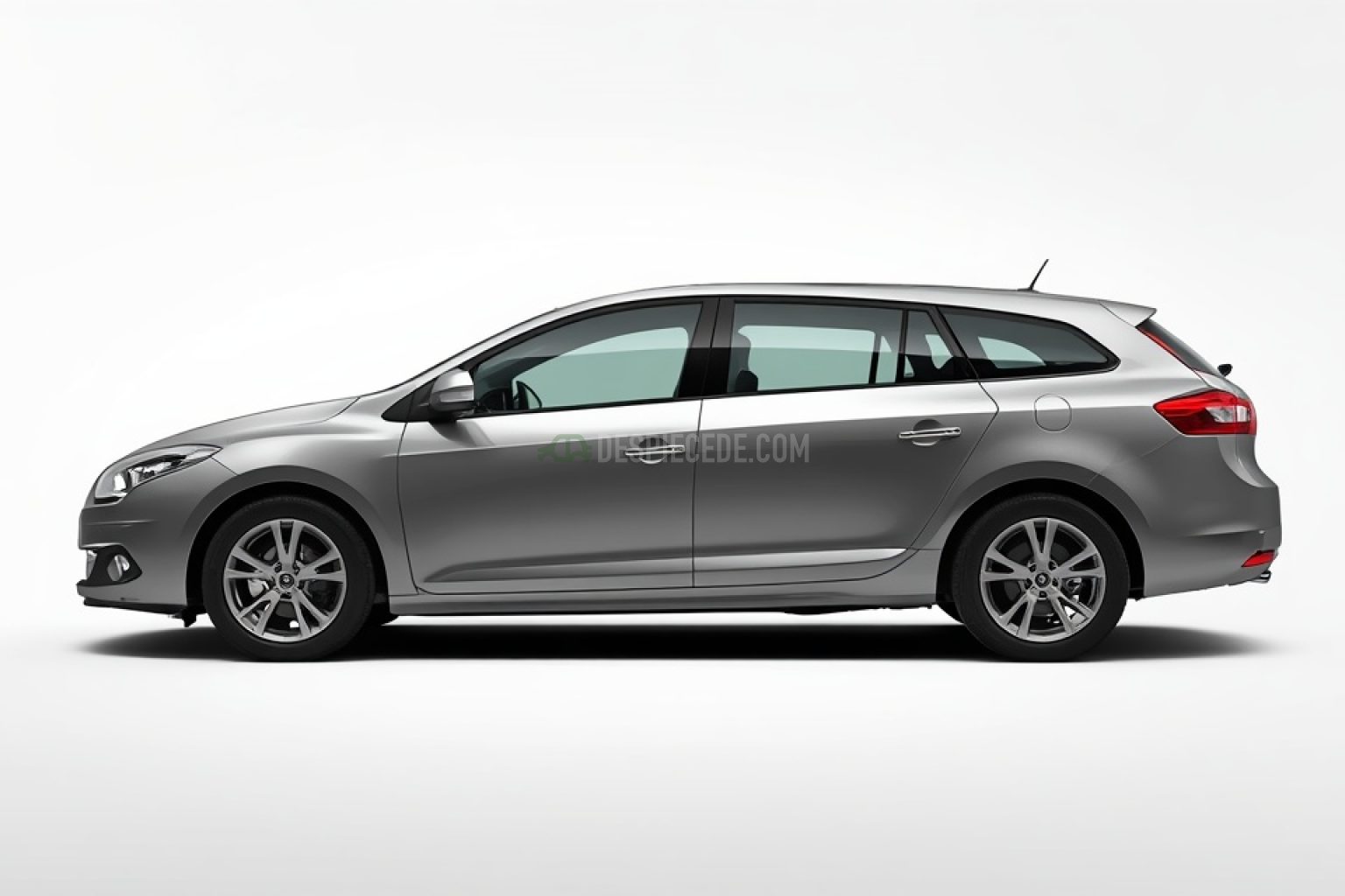 Despiece Renault Megane III Grandtour (version 2012) 1.9 DCI (131 CV) 2009 gris